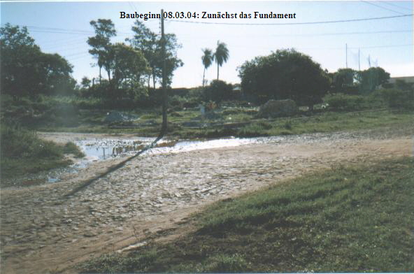 Baubeginn 08.03.04: Zunchst das Fundament